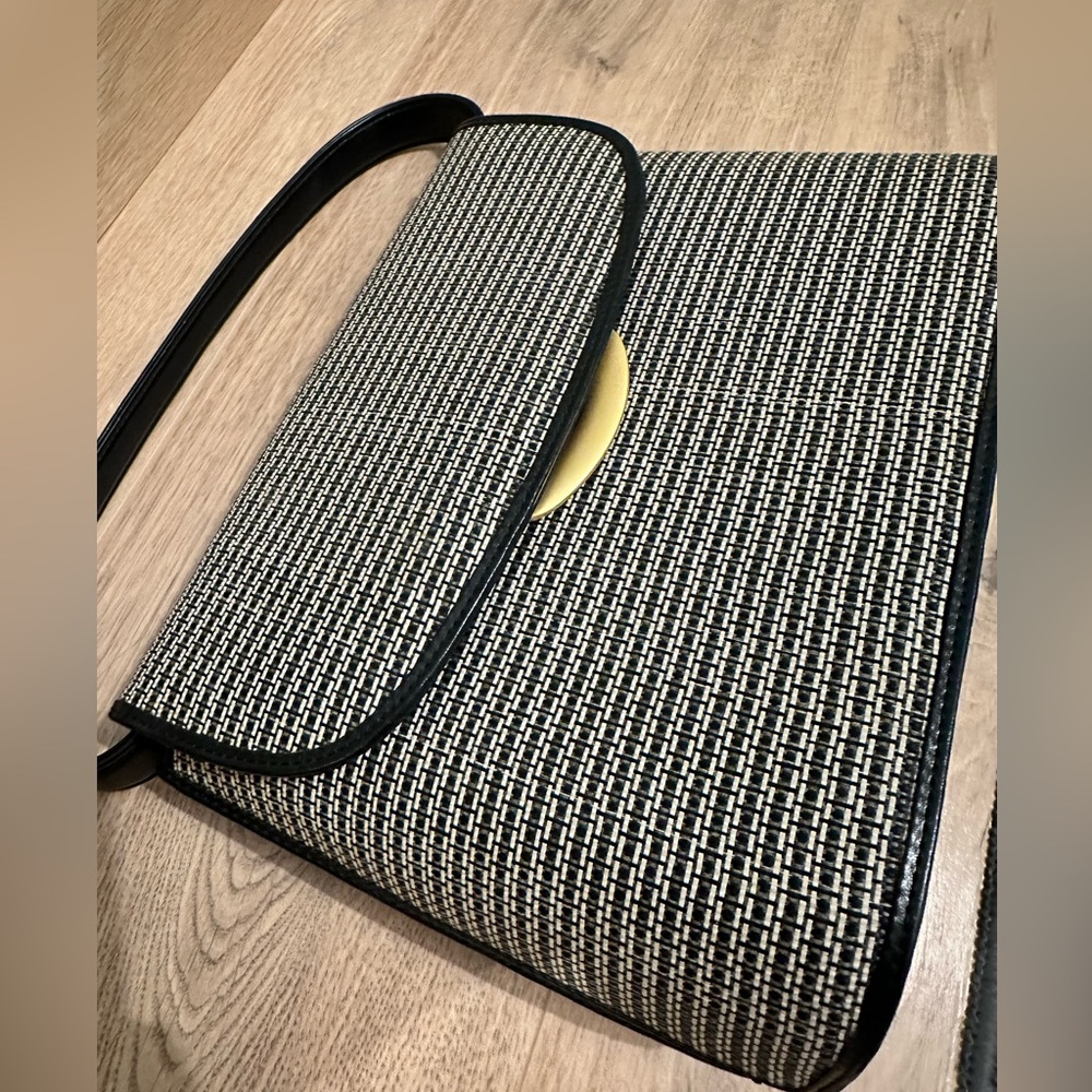 Structured Handbag - Picture 9 of 9